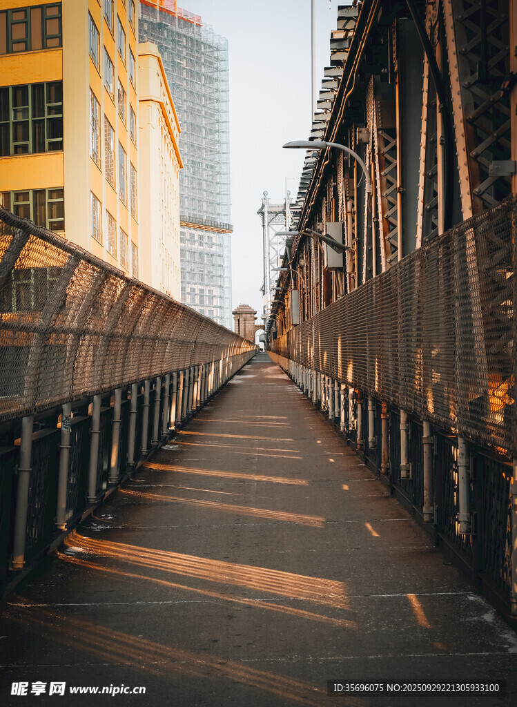 城市中鐵軌延伸的獨特風景