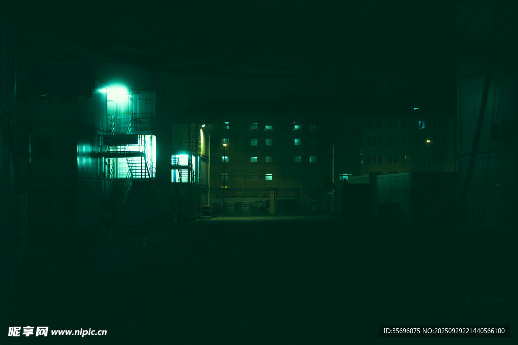 夜晚城市微光景象