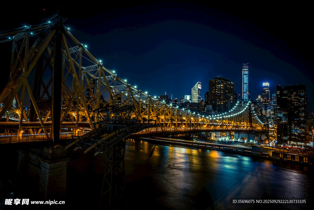 夜晚城市橋梁璀璨夜景