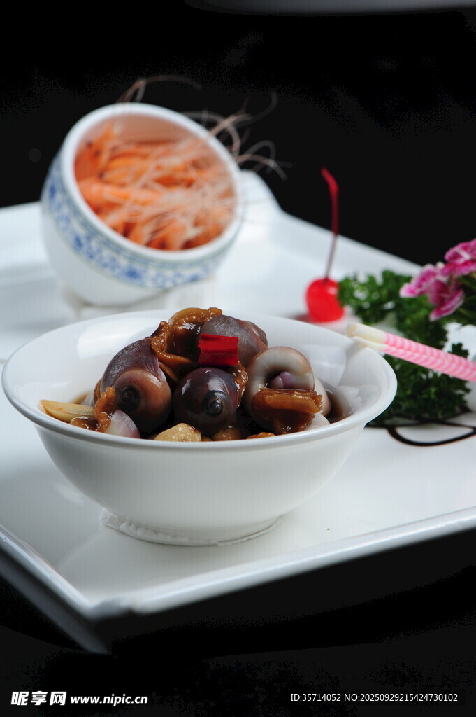 美味香菇菜肴配特色小菜