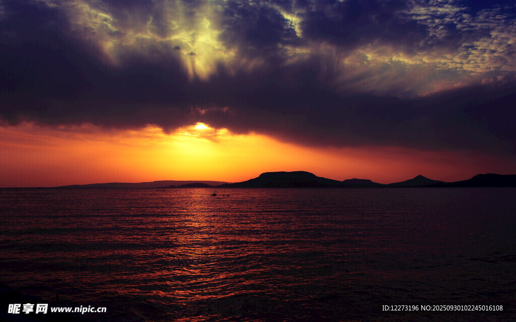 海上日落壯麗景觀