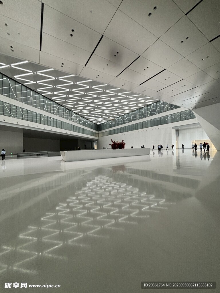 現(xiàn)代機場大廳內(nèi)部空間