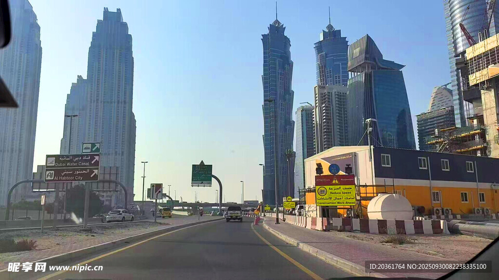 迪拜城市道路與高樓景觀