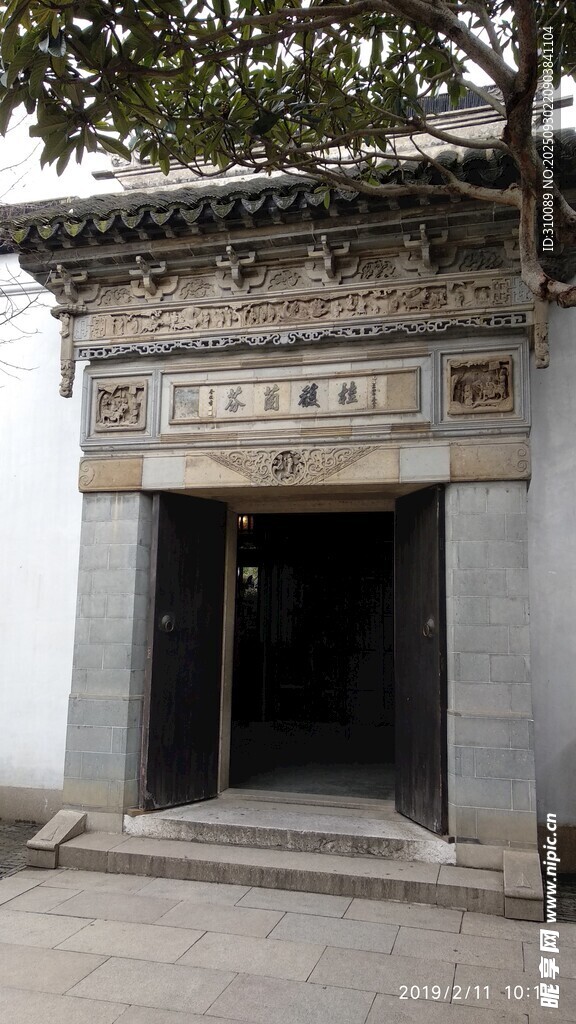 中式傳統(tǒng)門洞建筑景觀