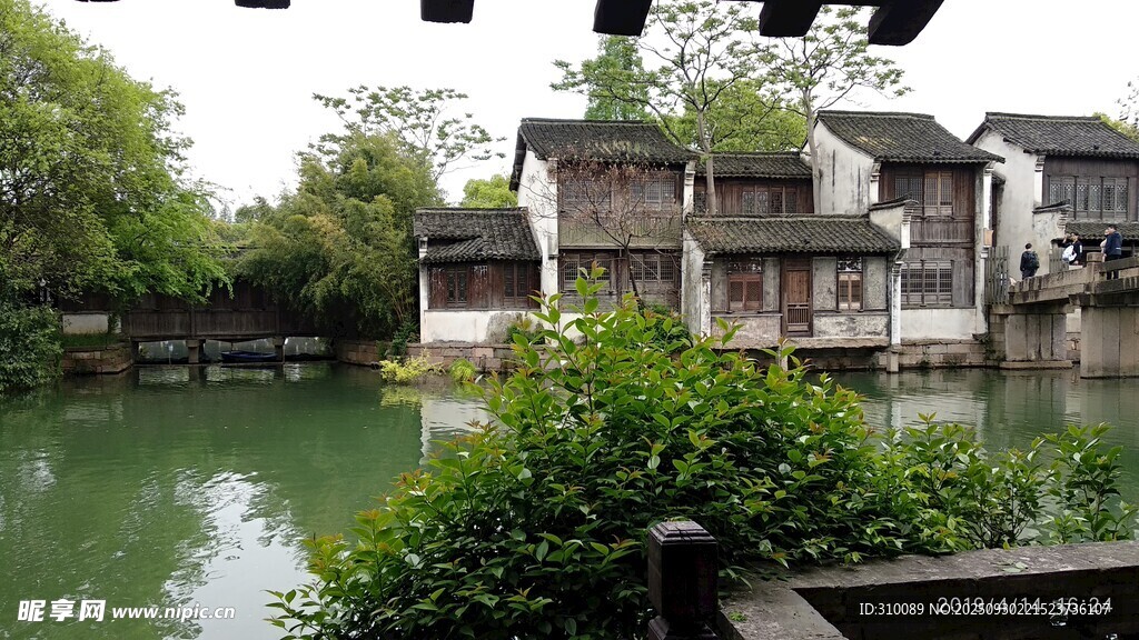 江南水鄉(xiāng)河畔古樸民居