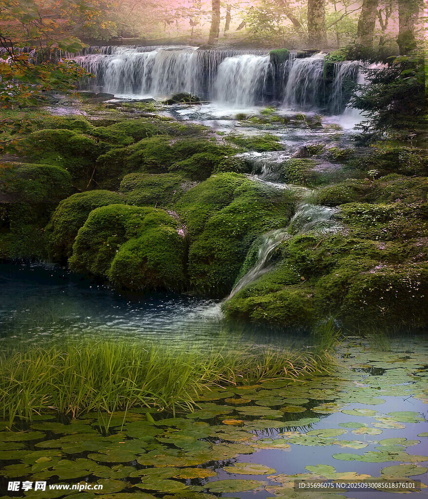 山間翠綠瀑布溪流美景