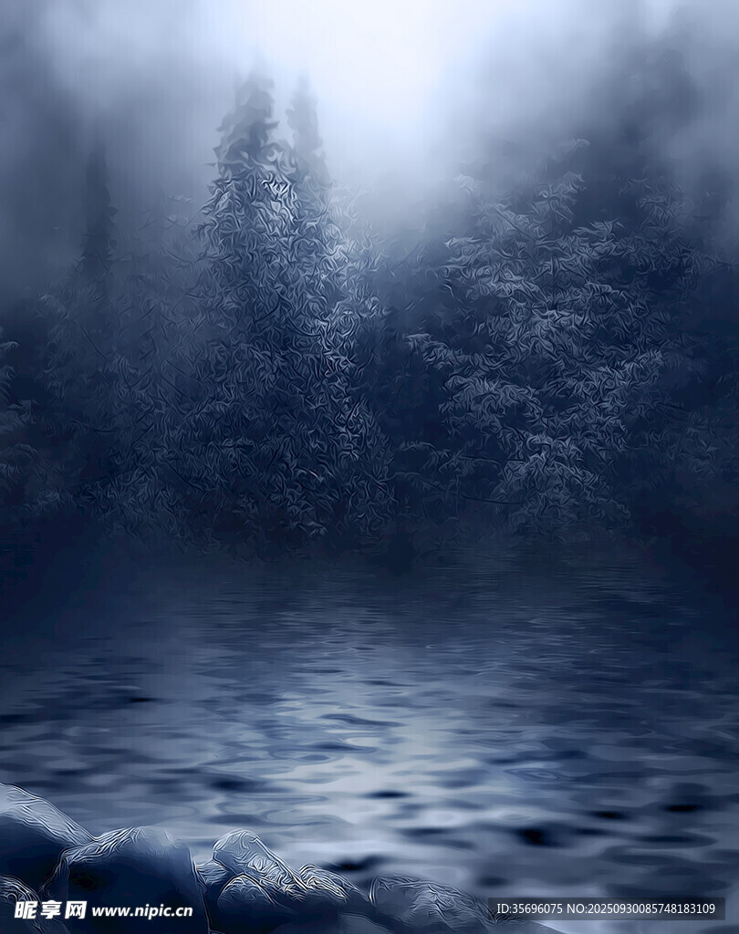 霧靄中的靜謐森林溪流