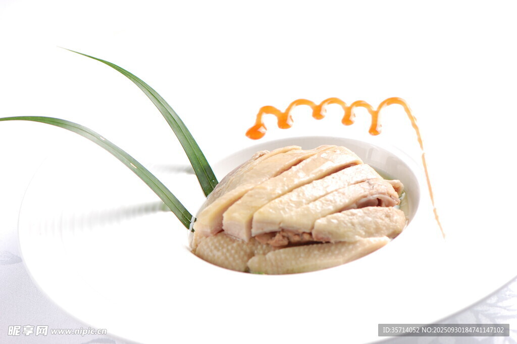 精致擺盤的美味夾心糕點(diǎn)