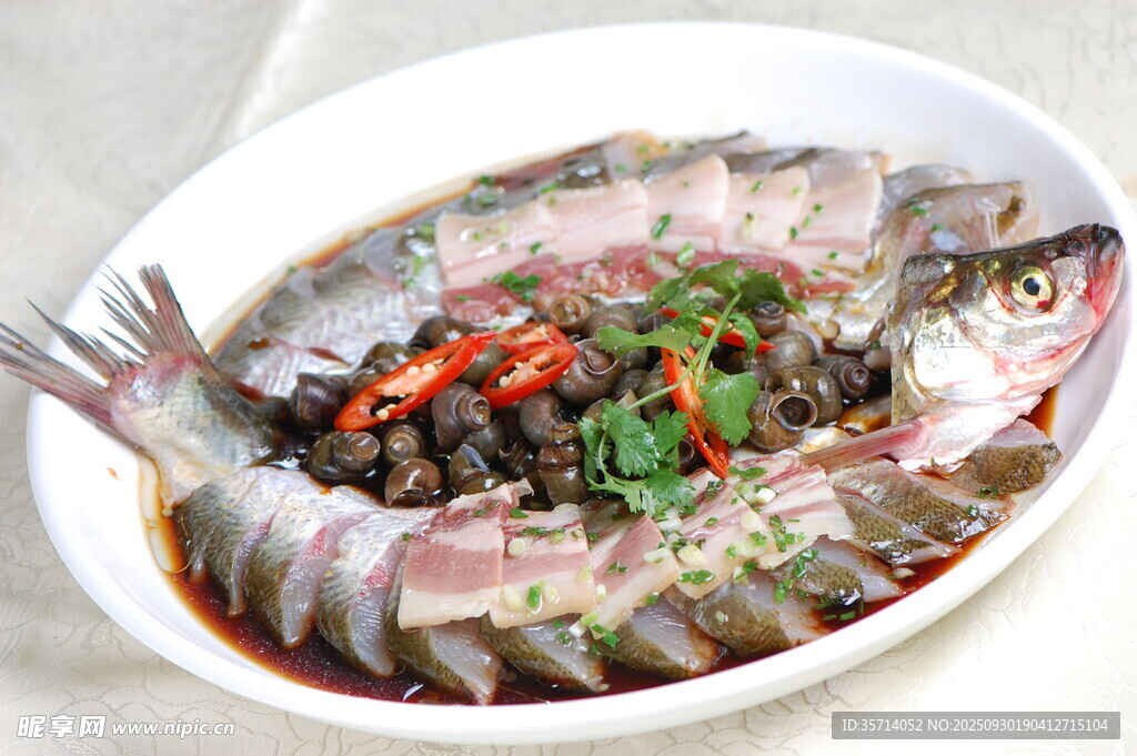 美味剁椒蒸魚(yú)