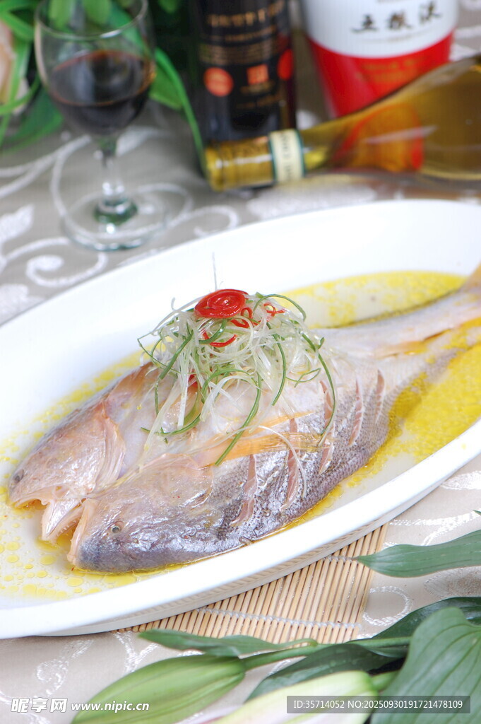 清蒸銀鯧魚擺盤精致誘人