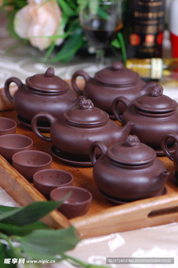 精致紫砂壺茶具套裝展示