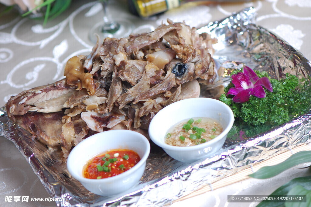 美味鹵味拼盤配特色蘸料