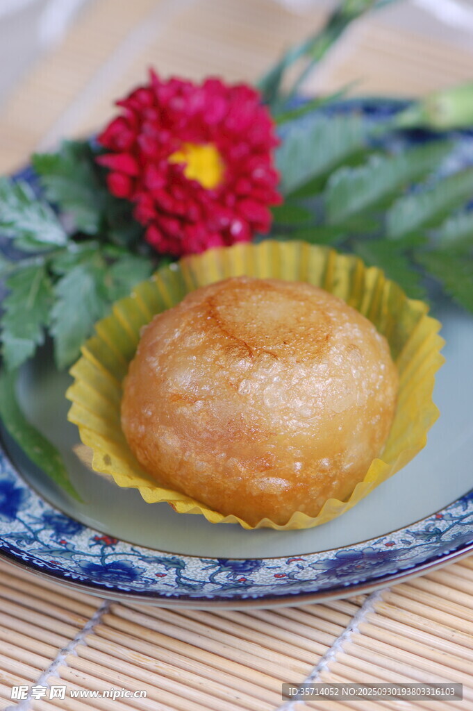 精致點(diǎn)心搭配艷麗花朵