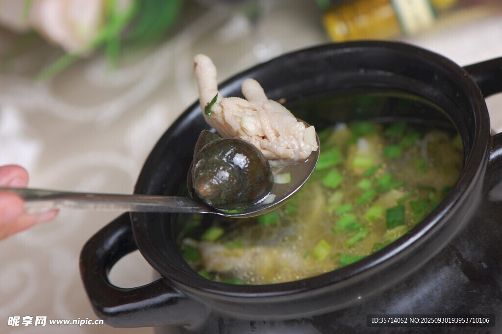 美味雞肉豌豆湯特寫