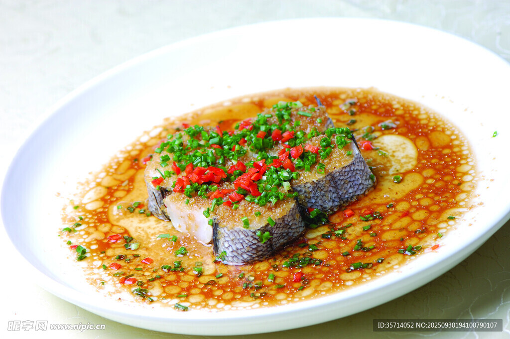 香煎魚塊配香辣調(diào)料