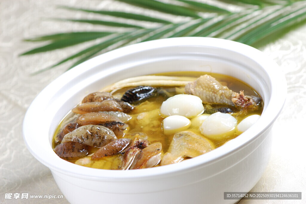 美味菌菇燉雞湯