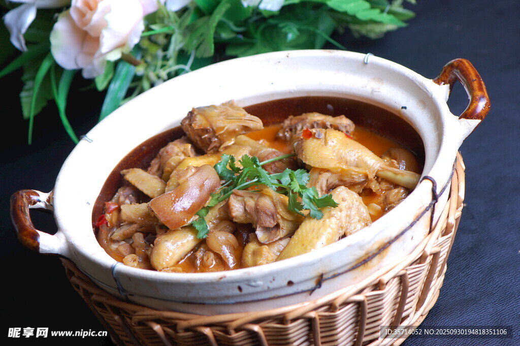 美味雞肉煲鮮香誘人