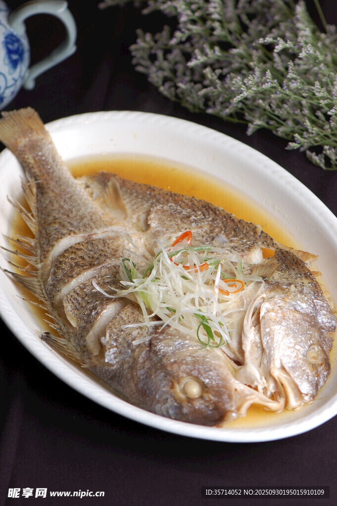 清蒸魚鮮香誘人的佳肴