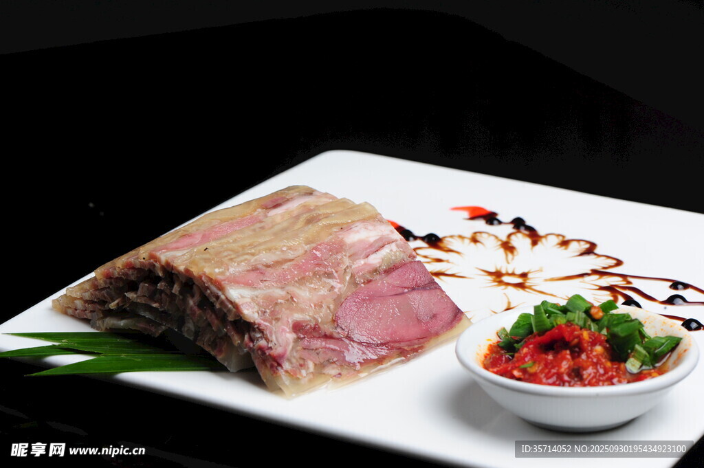 美味醬牛肉配特色蘸料