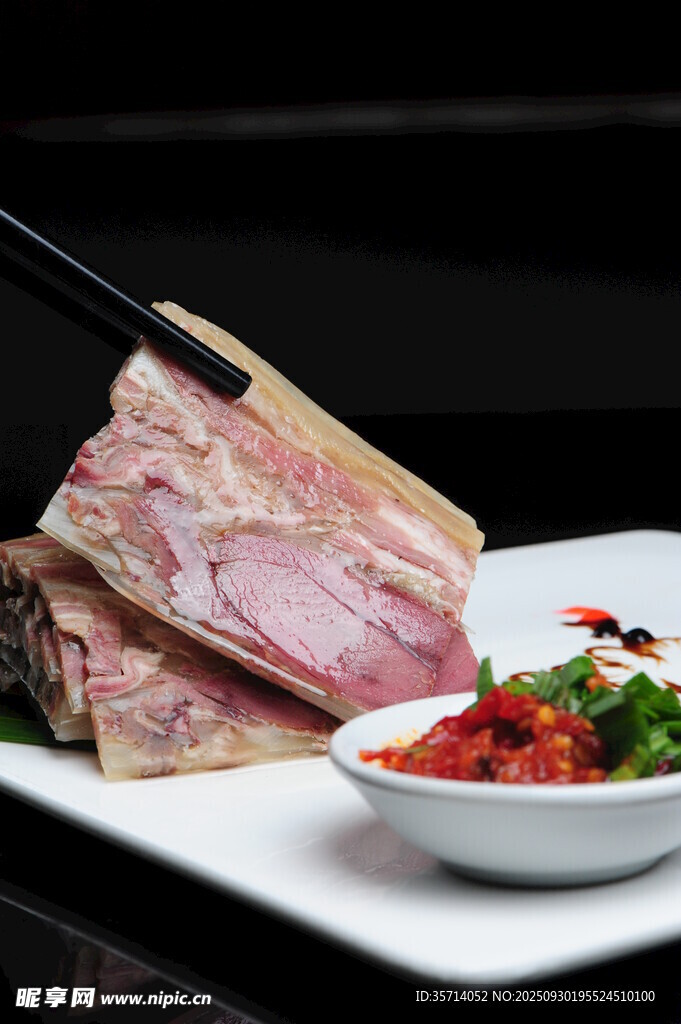 美味醬牛肉配爽口蘸料