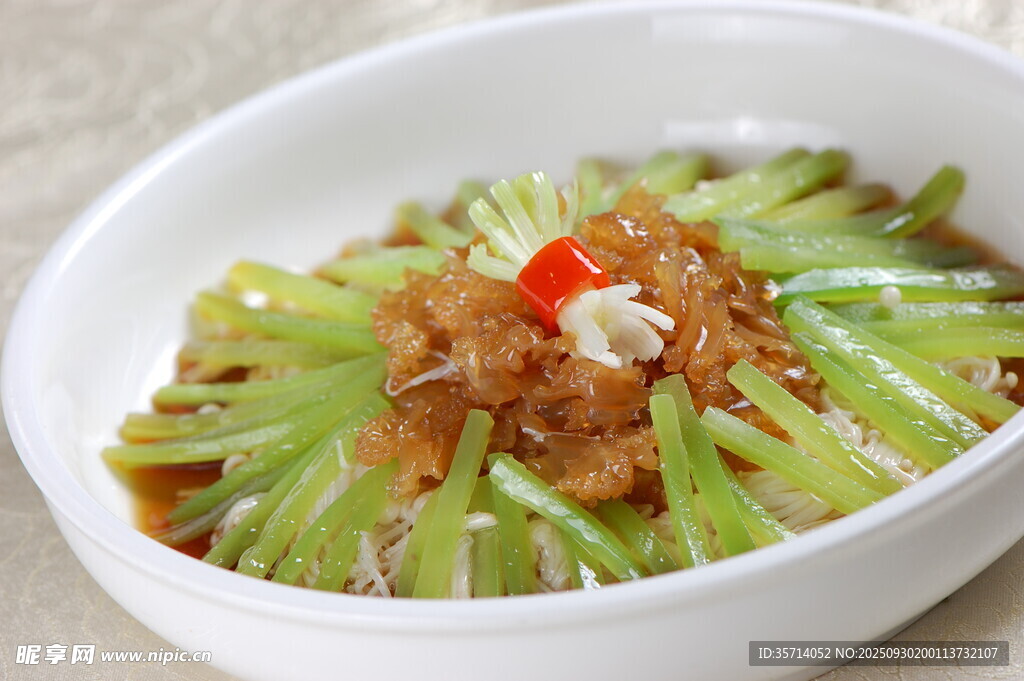 涼拌萵筍配肉末