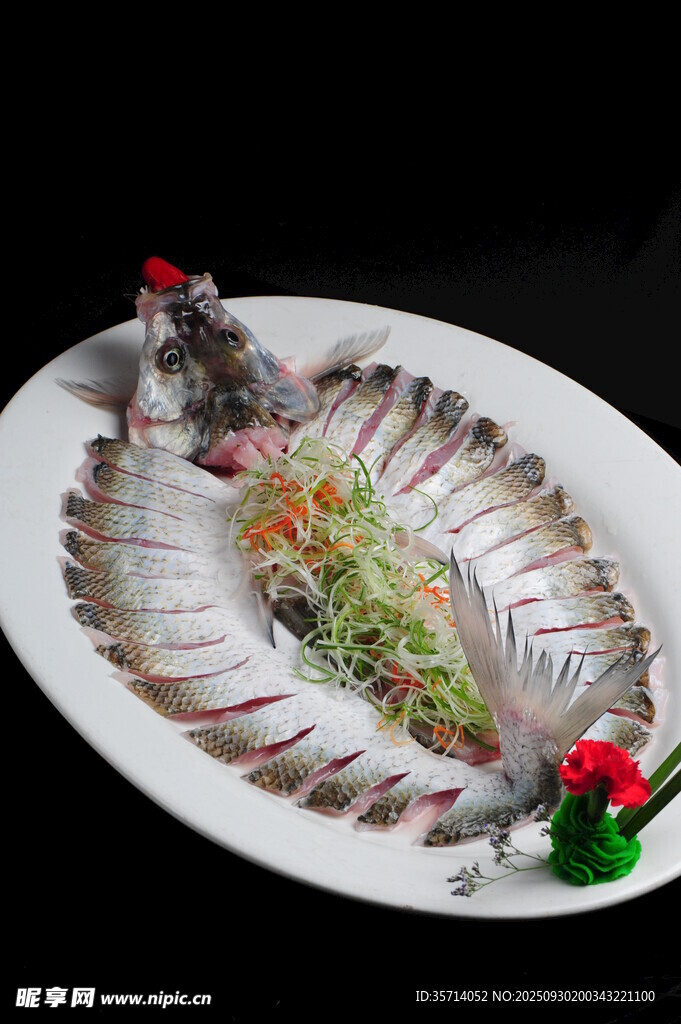 精美擺盤的特色魚片