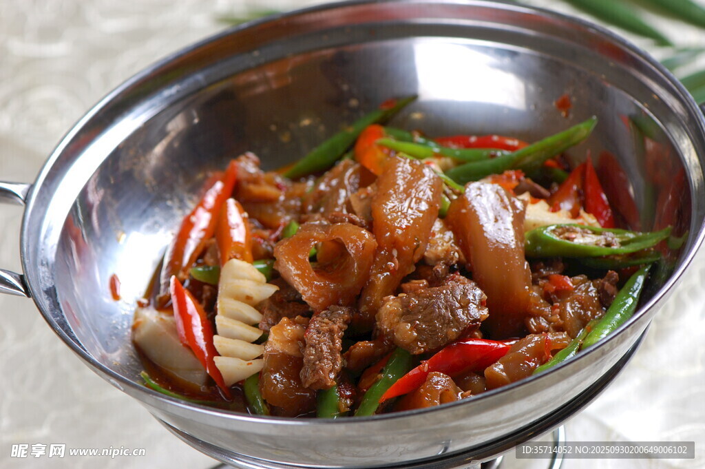 美味干鍋食材豐富誘人