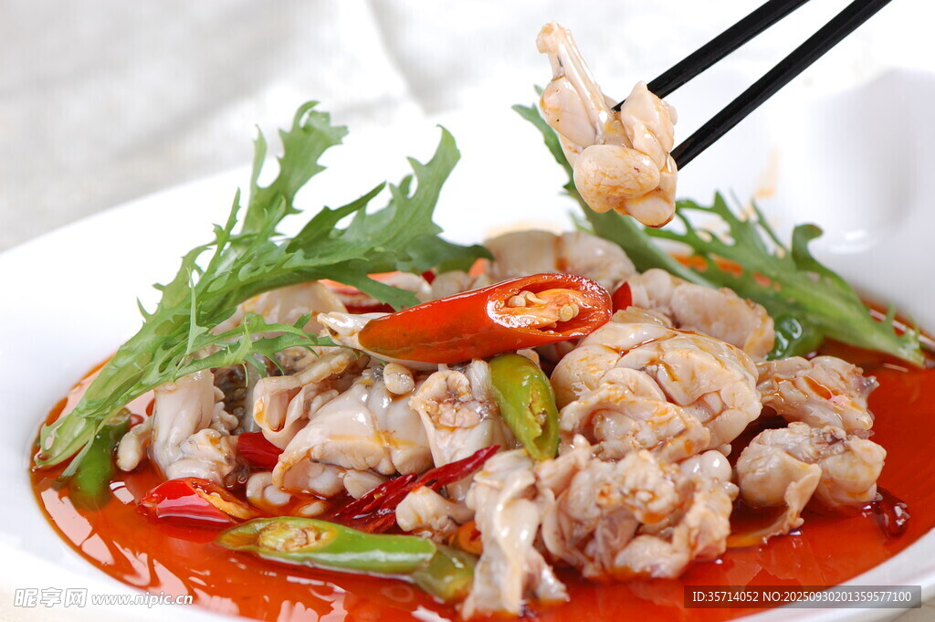 香辣牛蛙美食誘人呈現(xiàn)