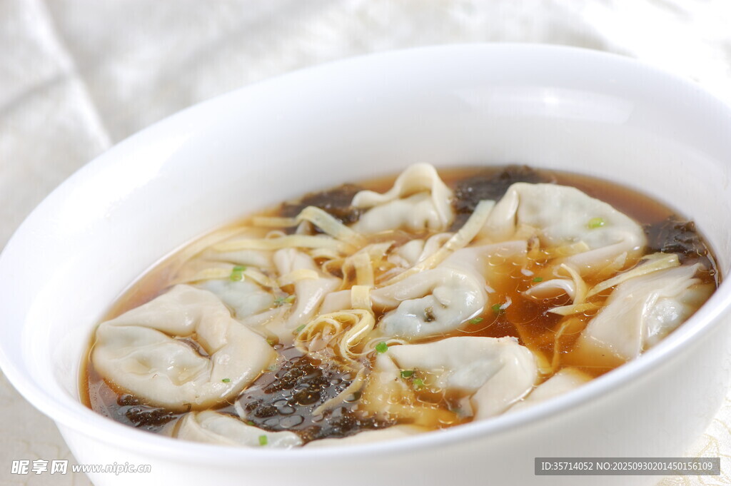 一碗美味餛飩湯