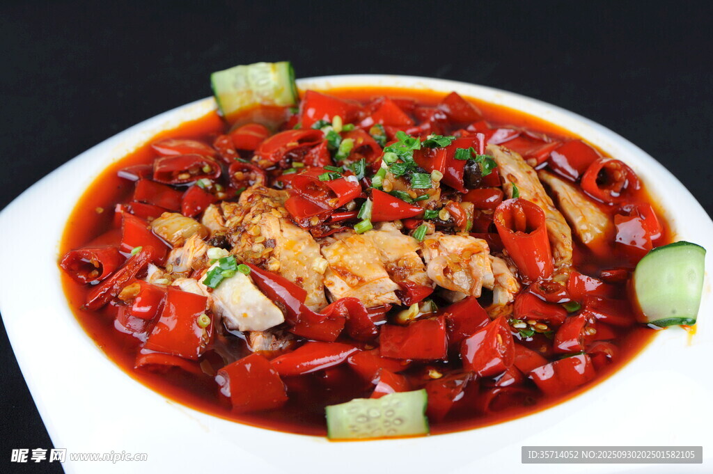香辣牛蛙美食誘人呈現(xiàn)