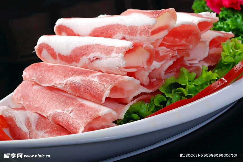 新鮮肥牛肉卷擺盤誘人