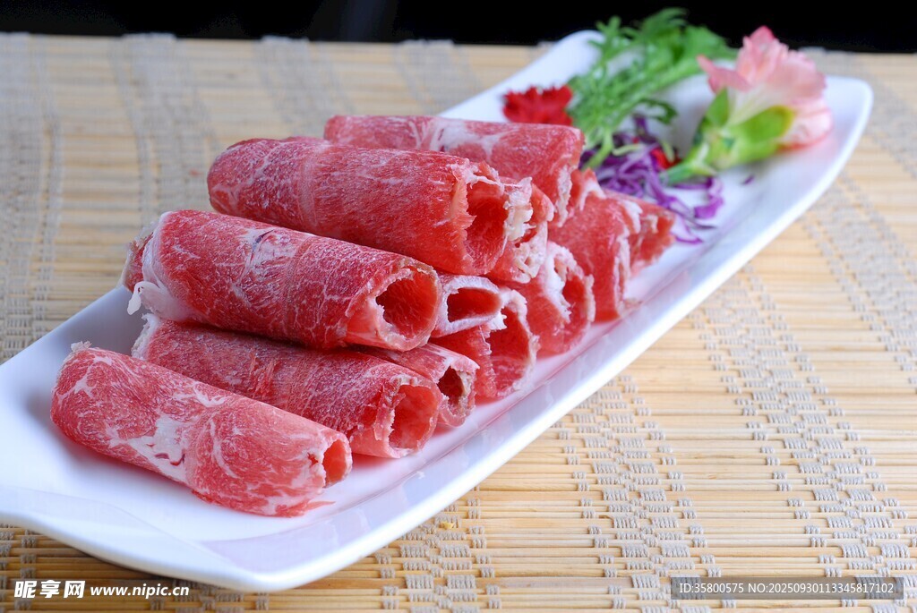 新鮮牛肉卷擺盤(pán)精致