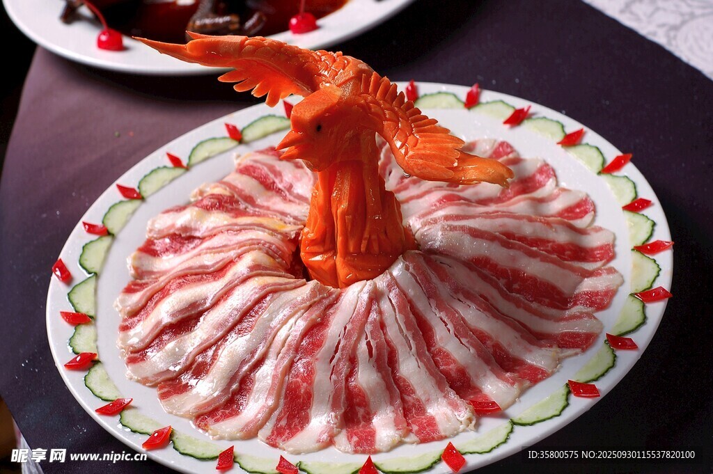精美擺盤的特色羊肉卷