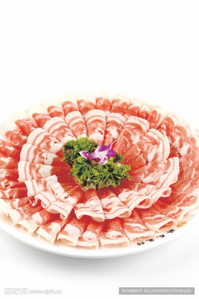 精美擺盤的鮮嫩羊肉卷
