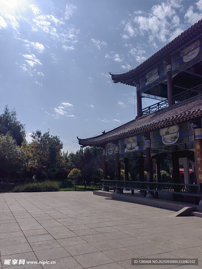 中式古建筑前的開闊廣場