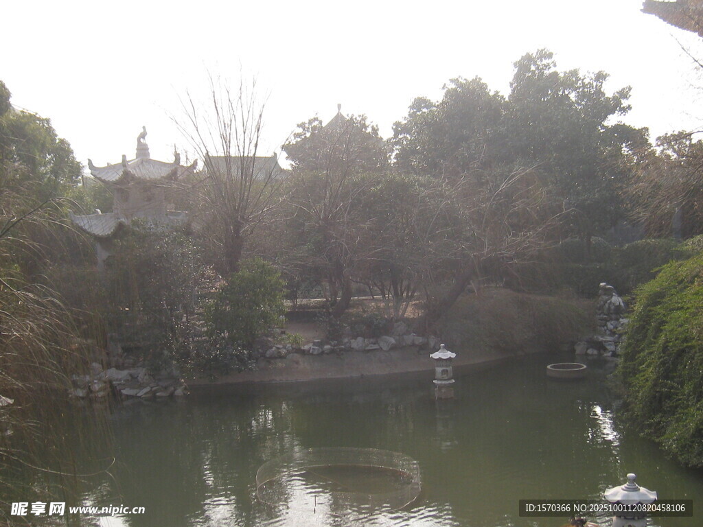 中式園林湖畔景致