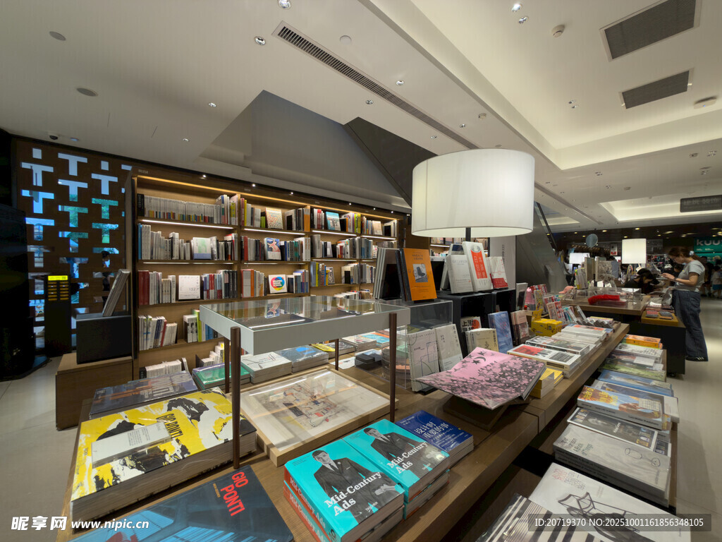 現(xiàn)代風格書店內(nèi)景展示