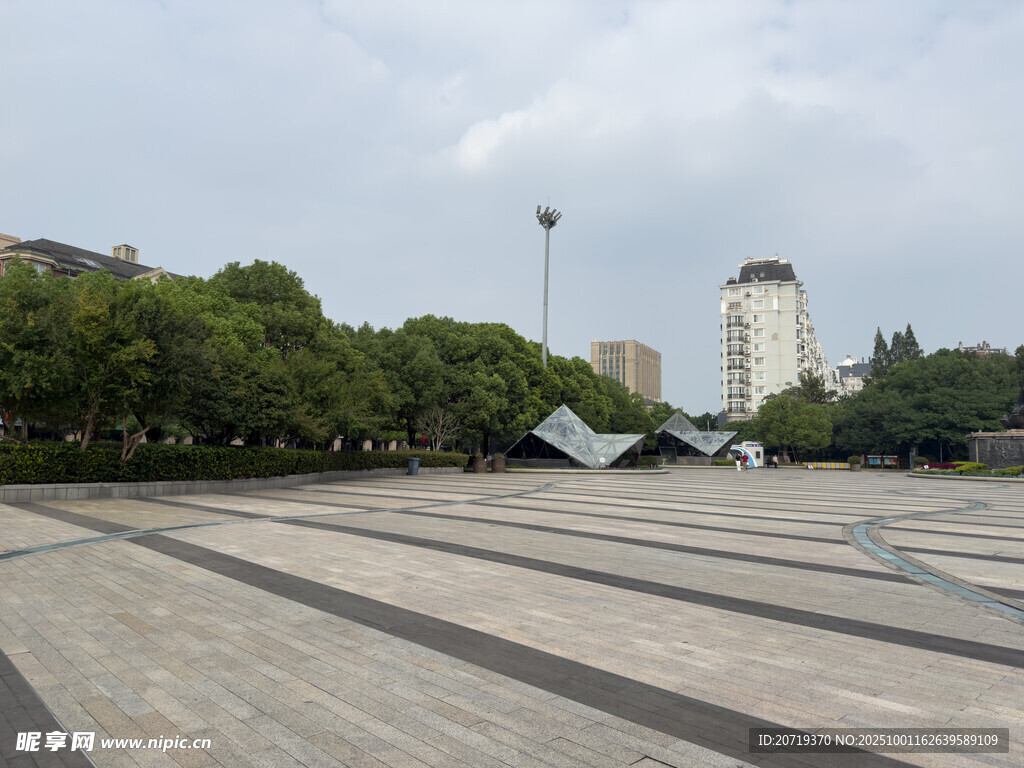 城市廣場(chǎng)開(kāi)闊景觀