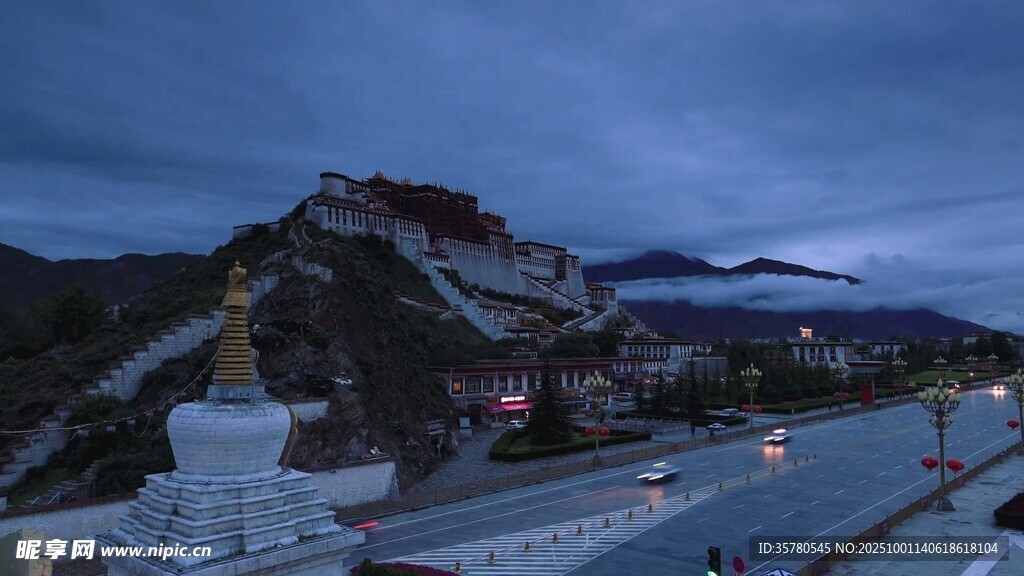 夜幕下的布達(dá)拉宮景觀