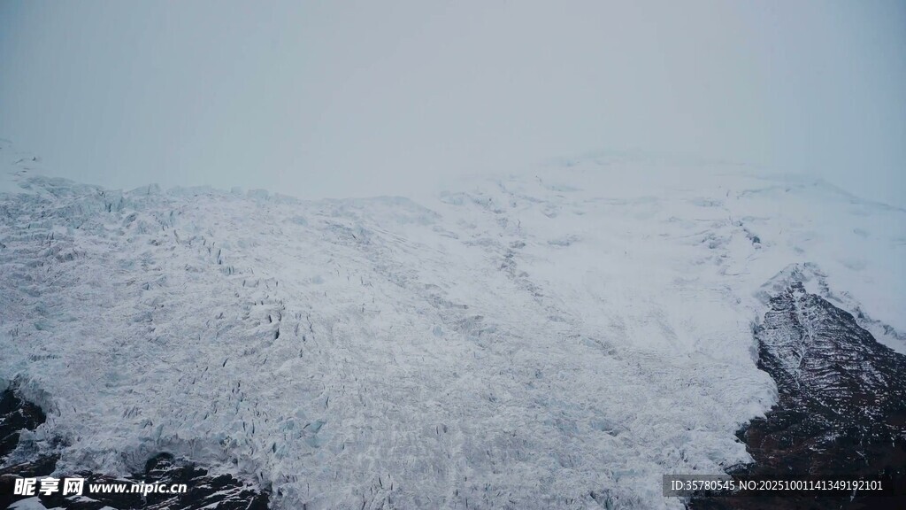 雪山壯麗景觀