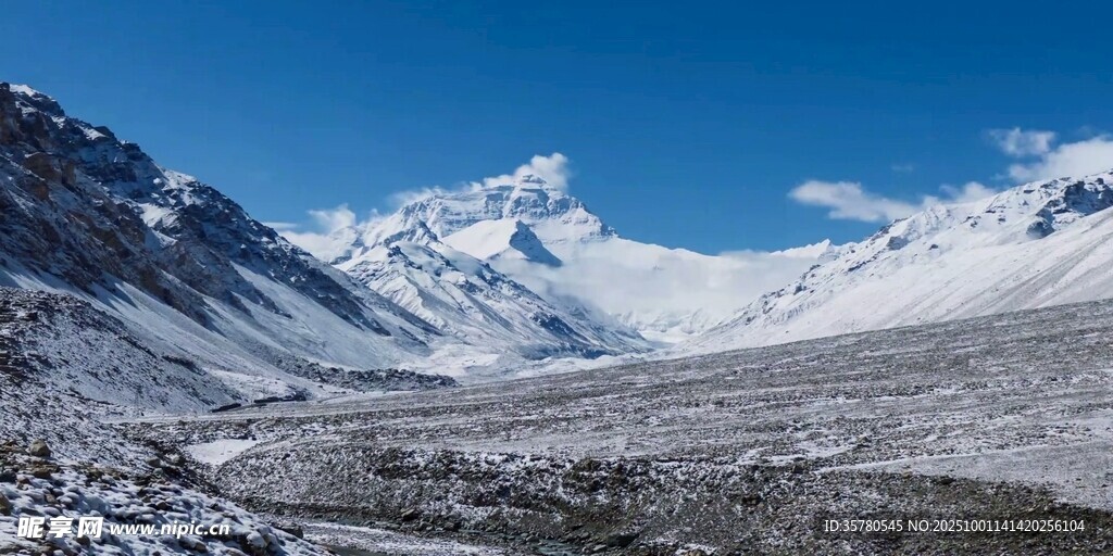 壯麗雪山山谷景觀