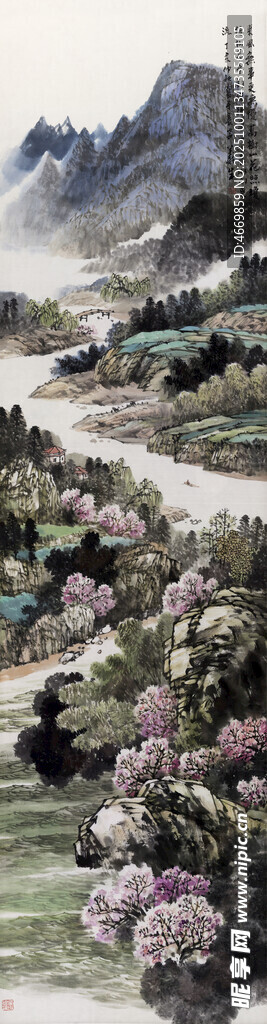 山間繁花盛開的美麗景致
