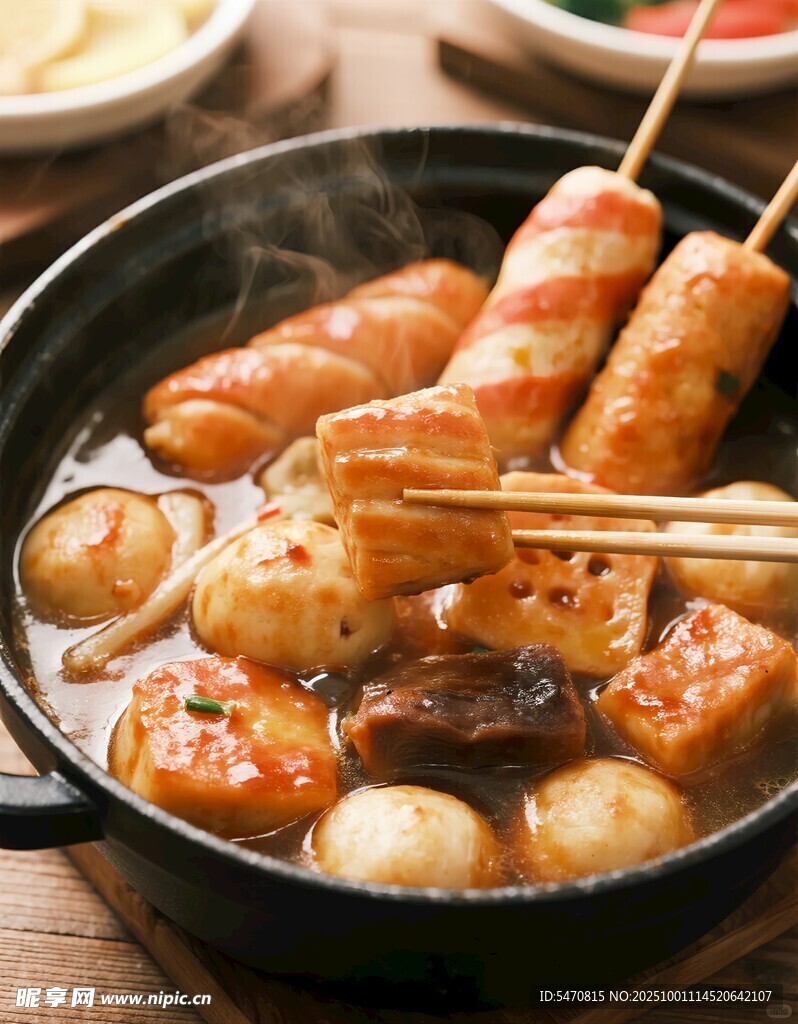 美味關(guān)東煮熱氣騰騰上桌