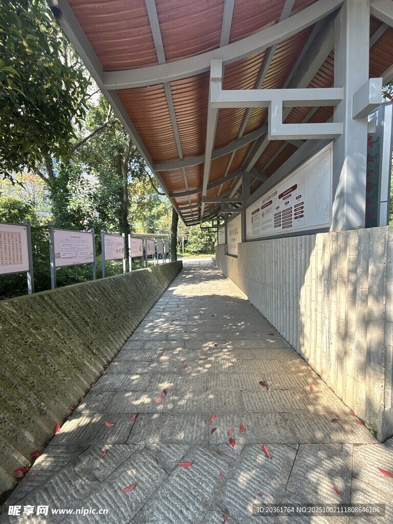 戶外遮陽長廊景色