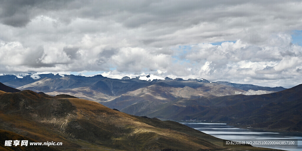 壯麗高山湖泊風(fēng)景圖