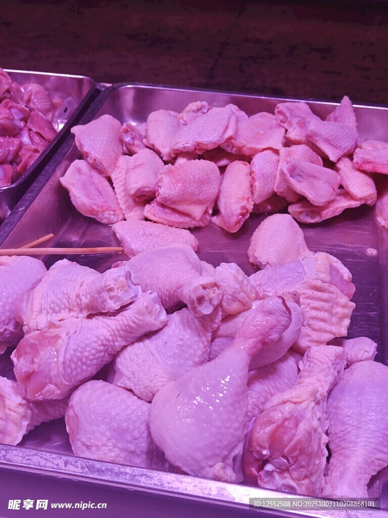 新鮮冷凍雞肉塊展示