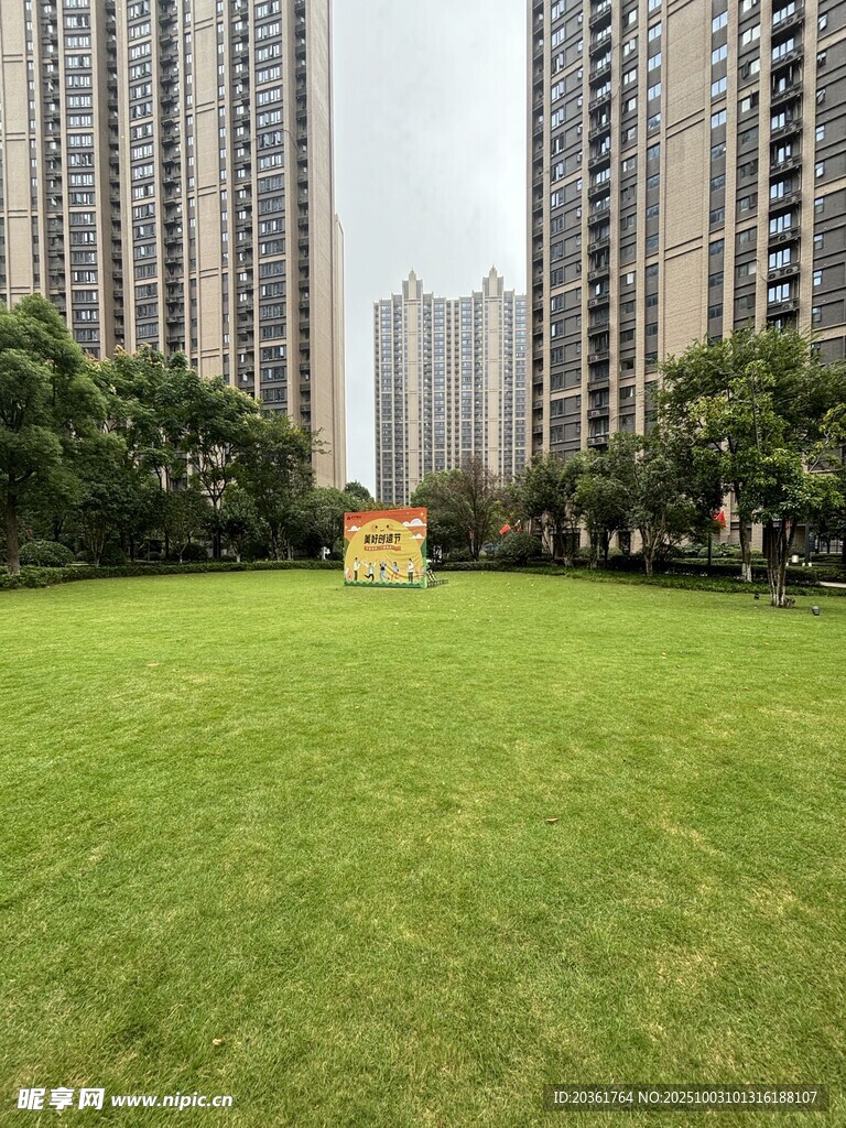 城市中的大片綠地景觀