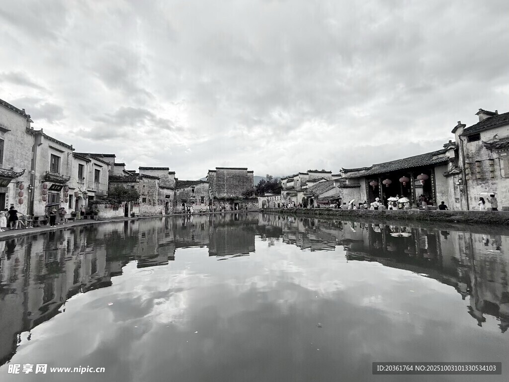 江南水鄉(xiāng)靜謐河道風景