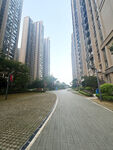 城市小區(qū)內(nèi)的寬闊道路