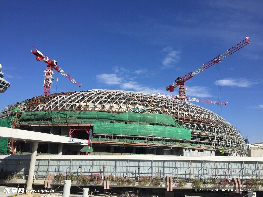 建設(shè)中的大型體育場